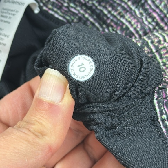 Lululemon Hotty Hot Low Rise Short 4" - Picture 5 of 6